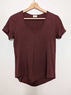 Wilfred XS Aritzia Maroon Tee Relaxed Fit Flowy T-shirt Pima Cotton Red Scoop